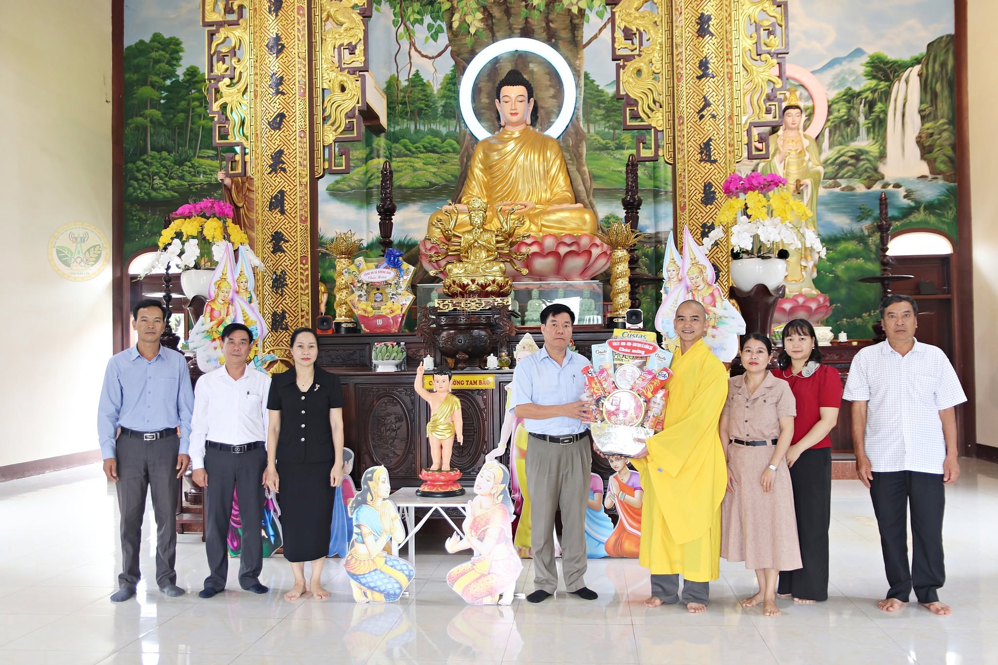 nh đạo Đảng ủy - HĐND - UBND- UBMTTQ Việt Nam xã Krông Ana đã tổ chức đoàn đến thăm, chúc mừng các cơ sở Phật giáo trên địa bàn xã